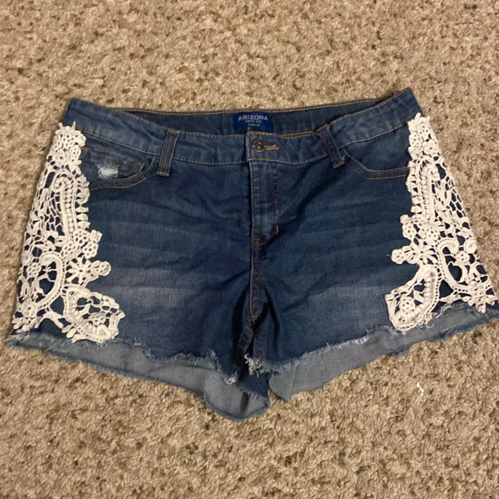 ARIZONA Lace-Embroidered Jean Shorts